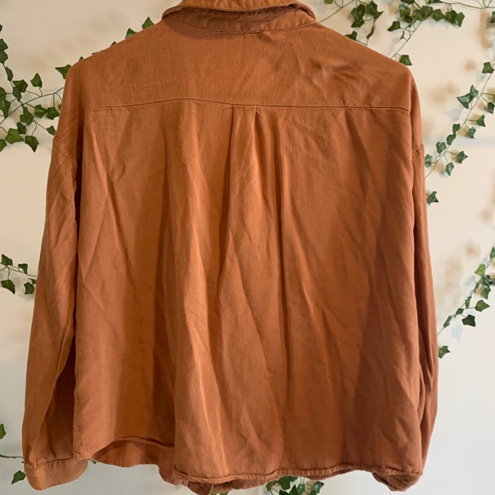 V-neck button down top🦊🍂 - Picture 4 of 5